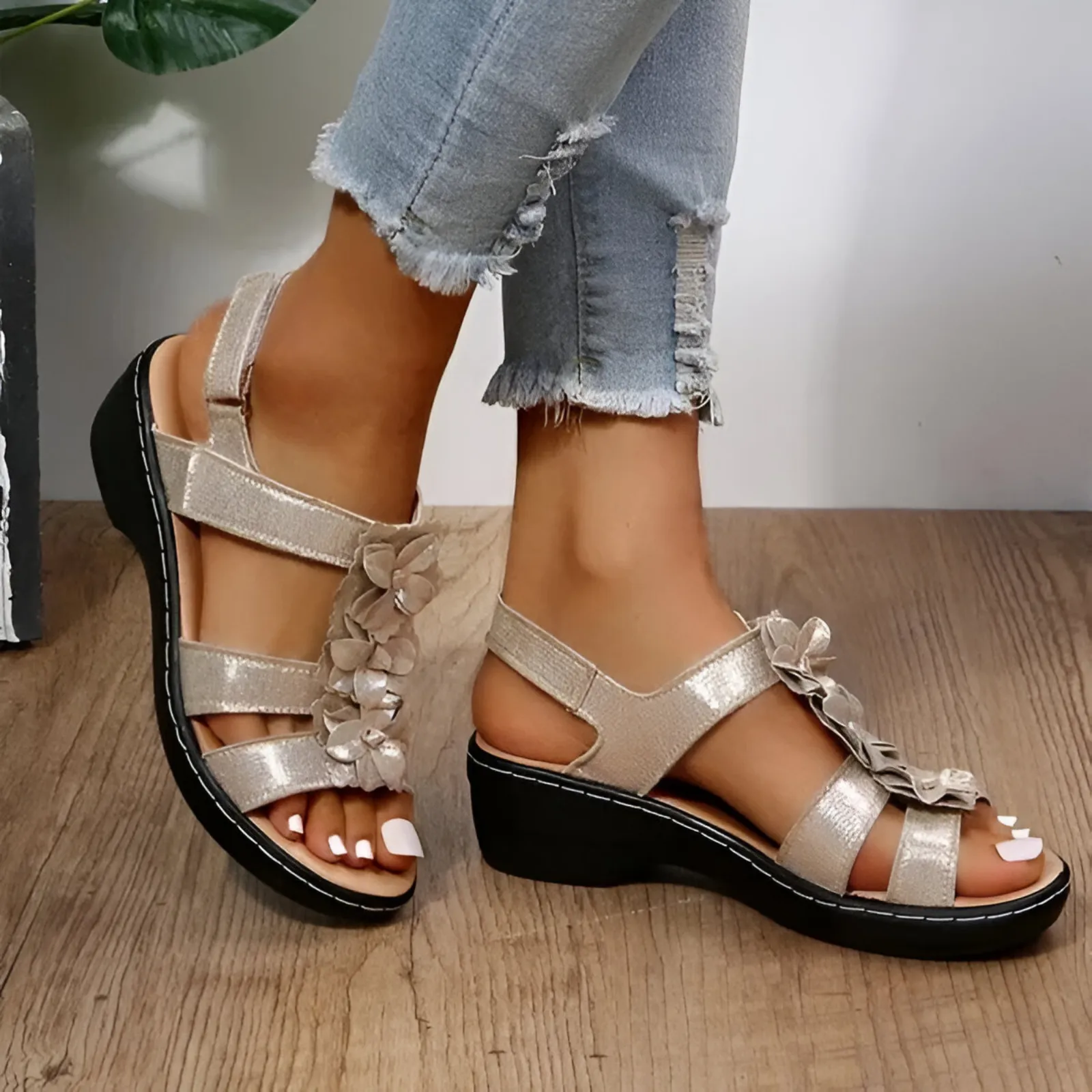 AGATHA - SANDALES COMPENSÉES AU CHARME RÉTRO ET AU SUPPORT ORTHOPÉDIQUE