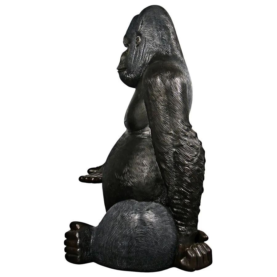 Design Toscano- Grande Scale Male Silverback Gorilla Photo Op Statue