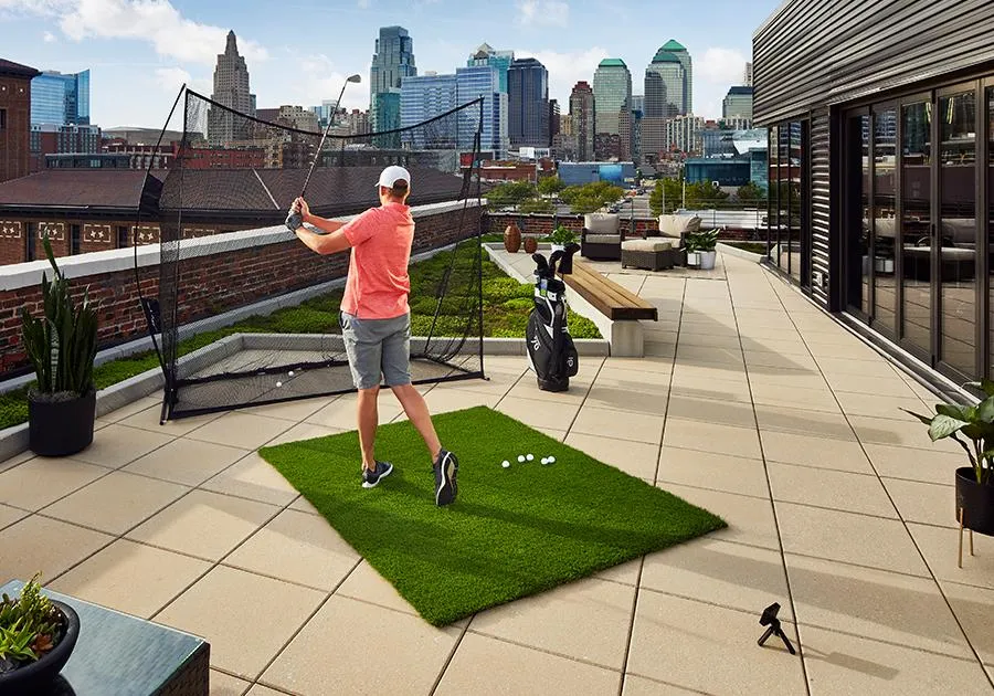 Garmin Approach R10 Launch Monitor and Golf Simulator