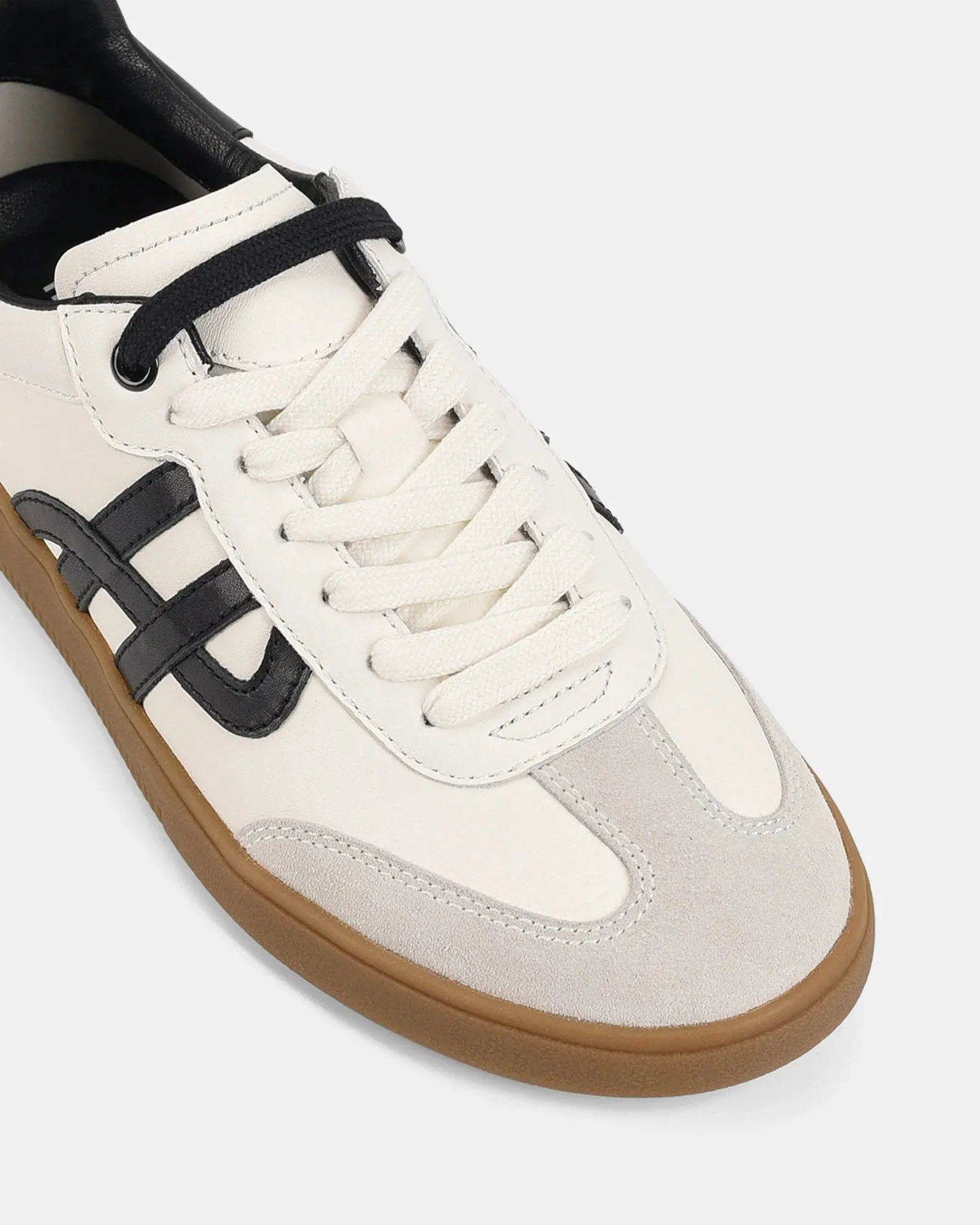 Hush Puppies Trackside