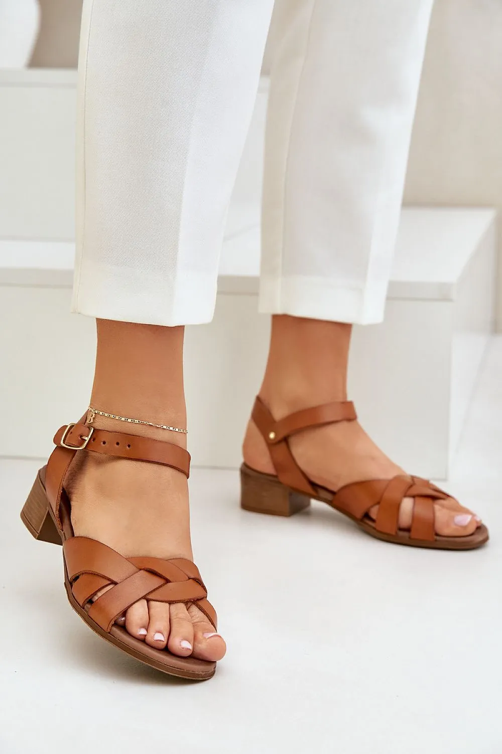 Low heel natural leather sandals
