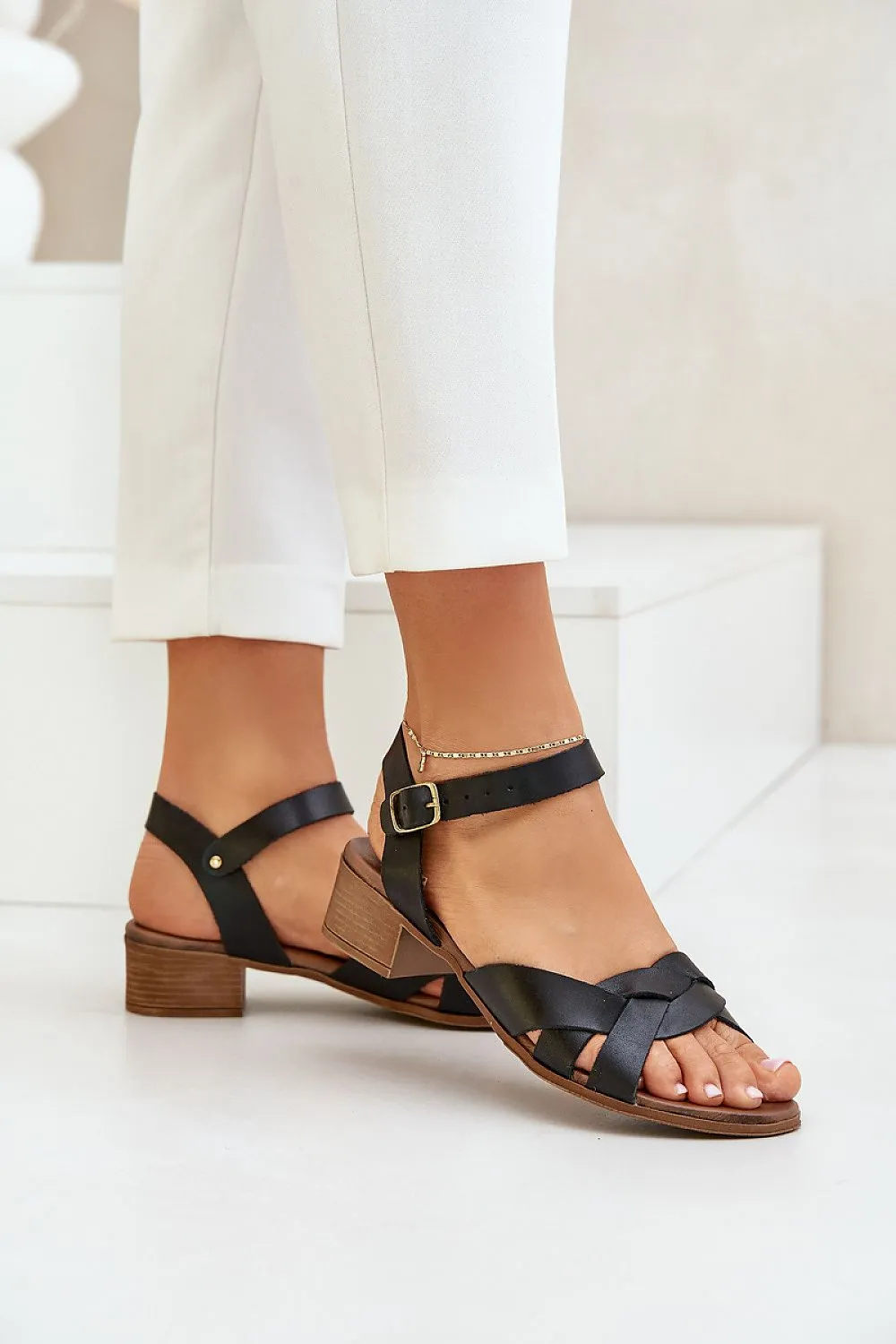 Low heel natural leather sandals