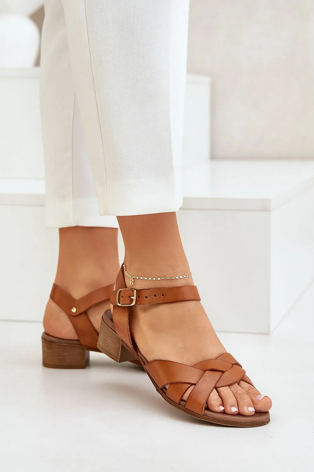 Low heel natural leather sandals