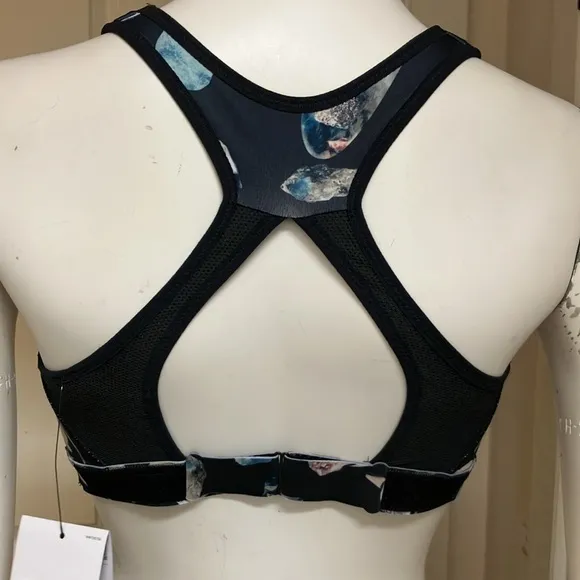 Nike “Fly” Athletic/Athleisure Sports Bra/Top, NWT!