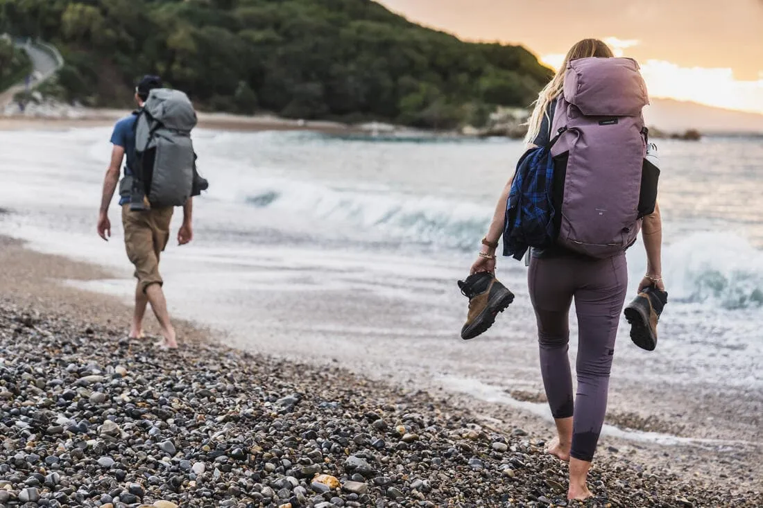 Sac à dos de voyage et trekking ouverture valise 60   6 L Femme - Travel 900