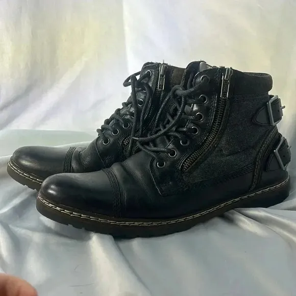 Steve Madden Black Leather Men's Buckle Strap Detail Boots Size 8.5, Pre-owned