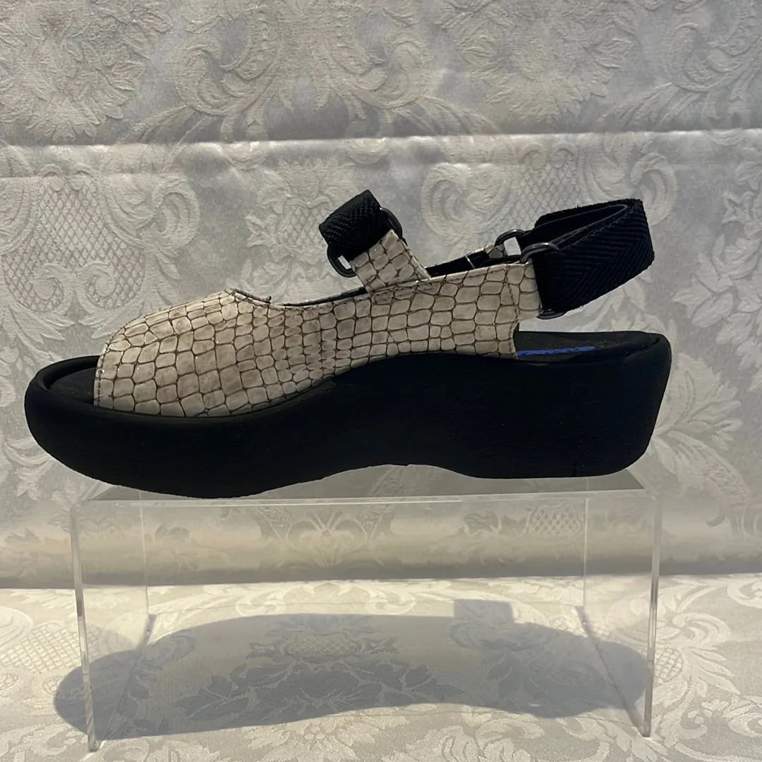 WOLKY JEWEL BEIGE MINI CROCO PATENT LEATHER SANDAL