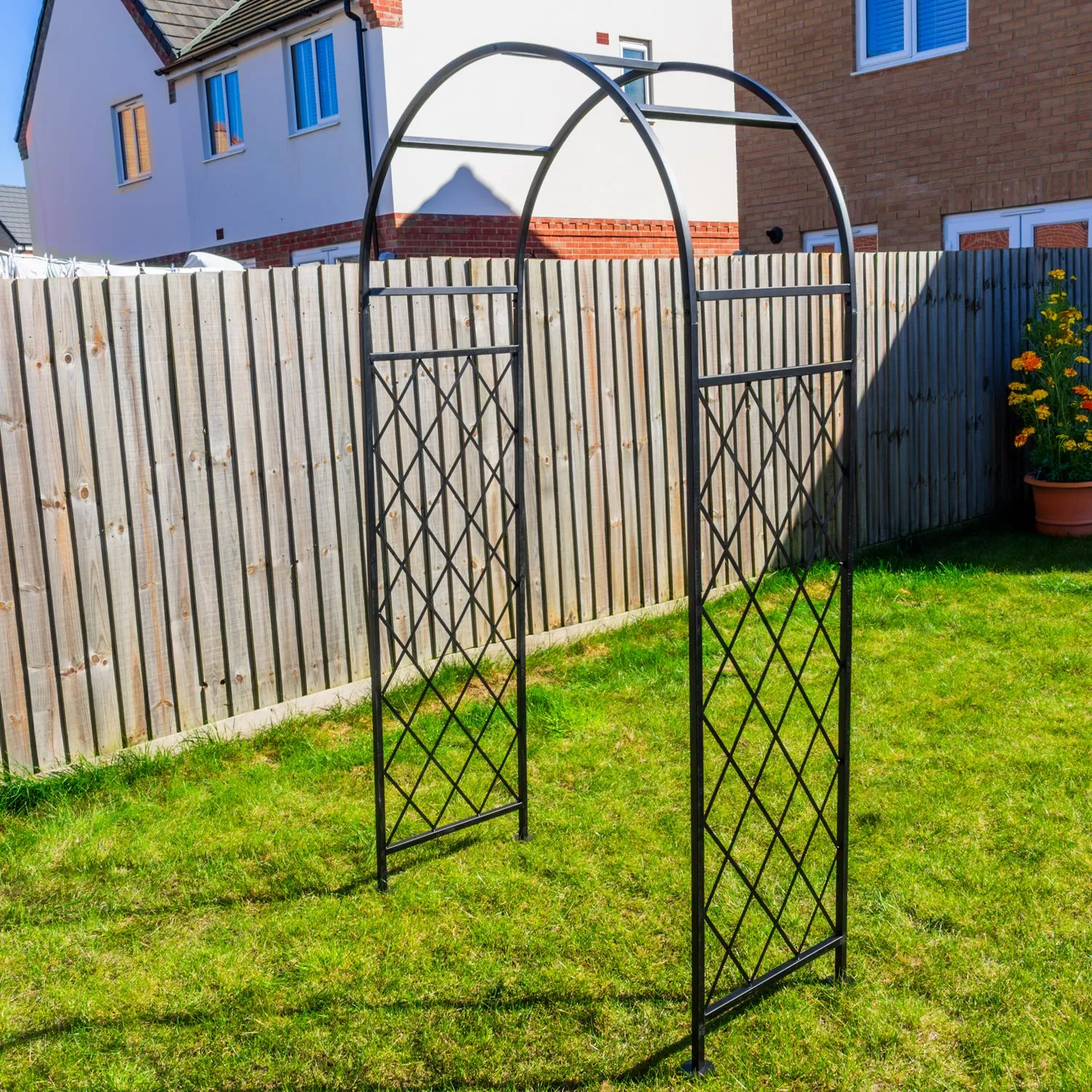 Woodside Blundeston Decorative Metal Garden Trellis Arch Climbing Plant Support